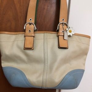 Coach medium tote vintage hampton collection